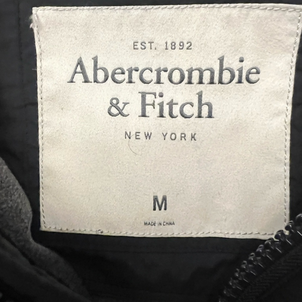 Vintage Abercrombie & Fitch Black Puffer Vest with Emblem - Picture 4 of 8